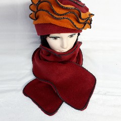 Écharpe rouge avec chapeau béret galette
