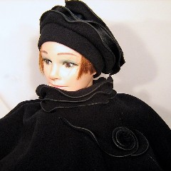 Poncho Noir Porté